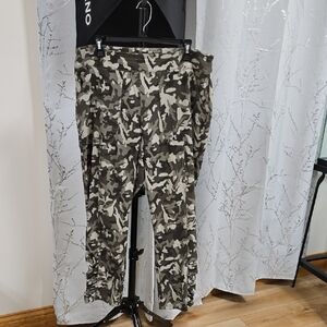 INC International Concepts Men's Green Camouflage Cargo Pants